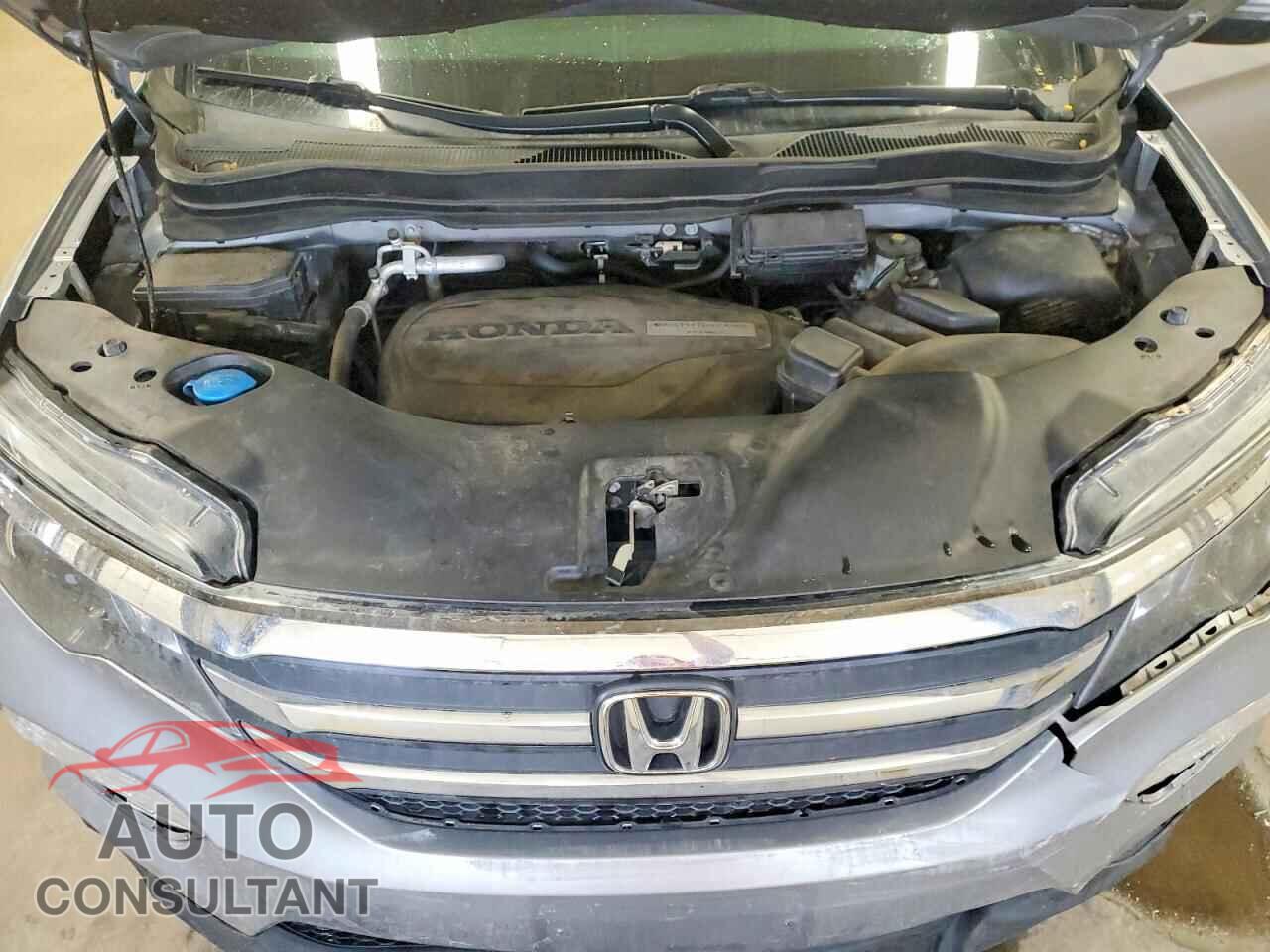 HONDA PILOT 2017 - 5FNYF6H52HB030201
