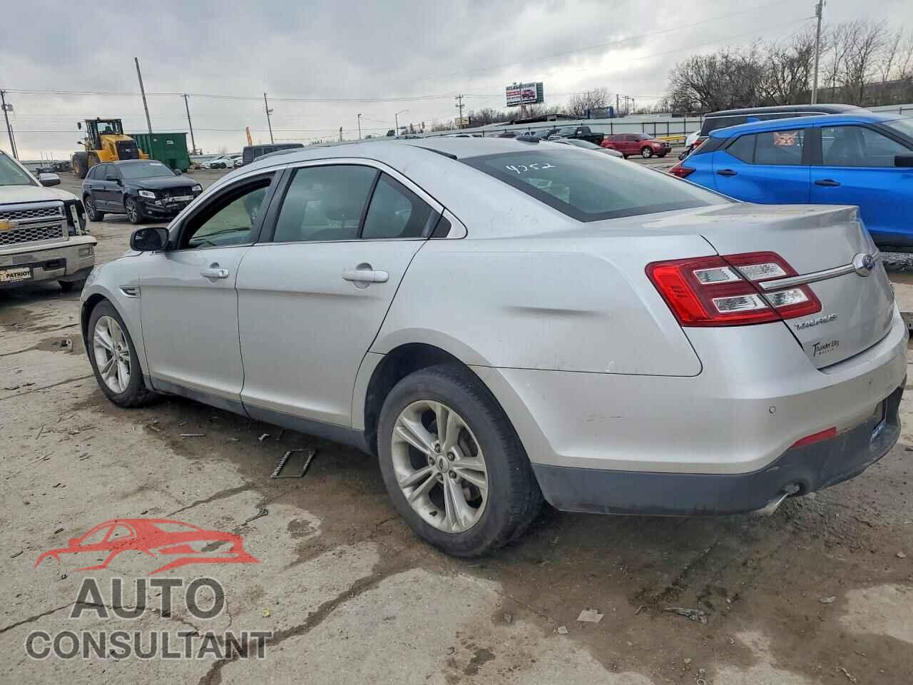 FORD TAURUS 2018 - 1FAHP2E85JG134252