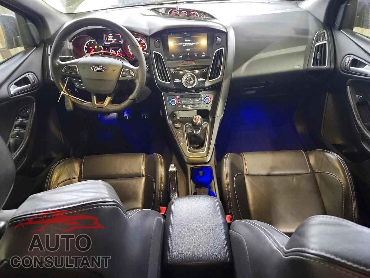 FORD FOCUS 2018 - 1FADP3L98JL243473