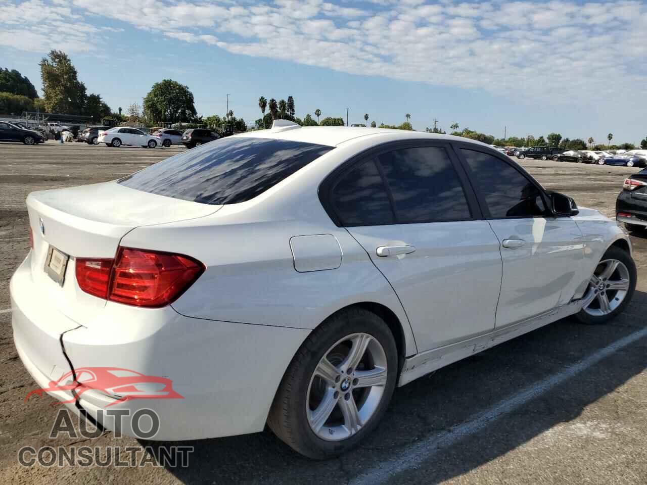 BMW 3 SERIES 2013 - WBA3C1C52DF443140
