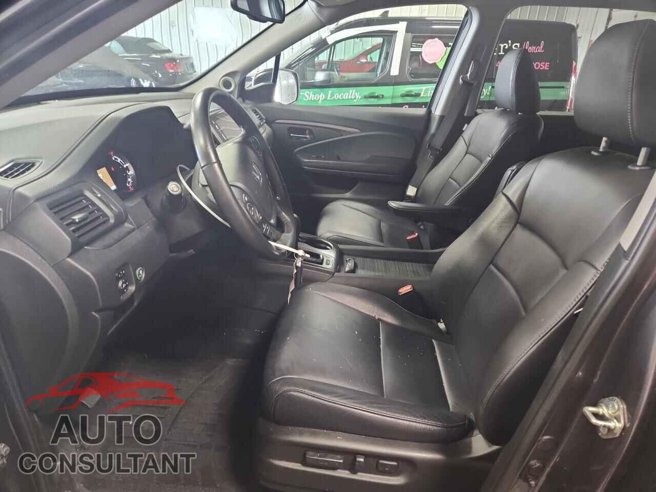 HONDA PILOT 2017 - 5FNYF6H50HB063018