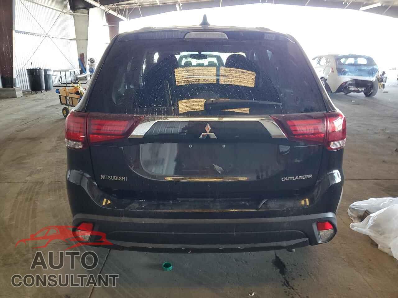 MITSUBISHI OUTLANDER 2018 - JA4AD2A33JJ004868