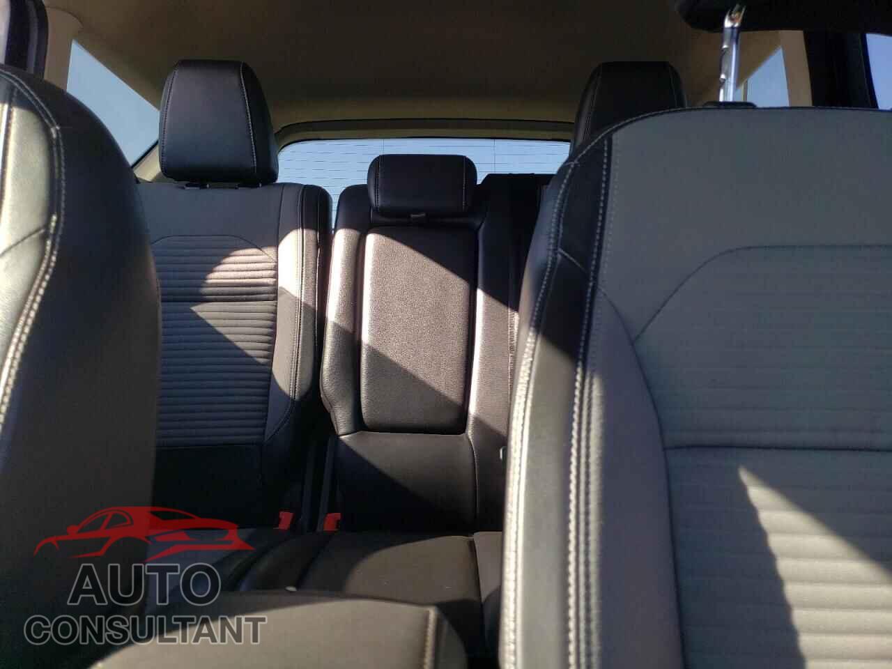 FORD ESCAPE 2017 - 1FMCU9JD2HUC02846