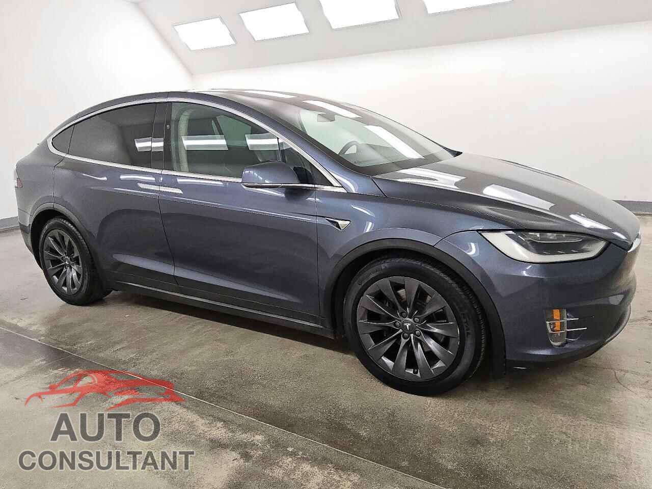 TESLA MODEL X 2018 - 5YJXCAE21JF102903