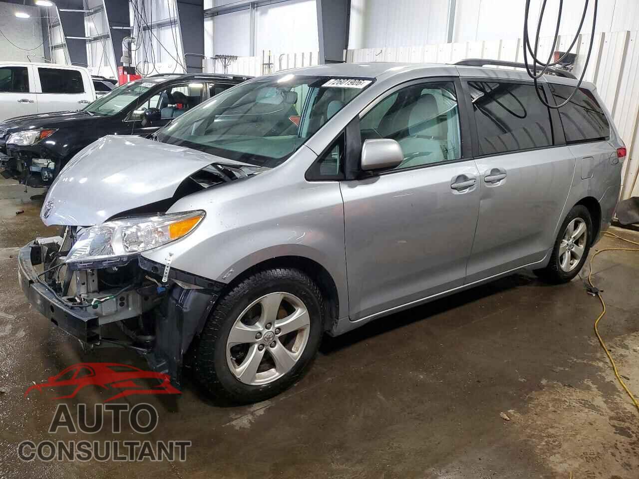 TOYOTA SIENNA 2013 - 5TDKK3DC8DS327855
