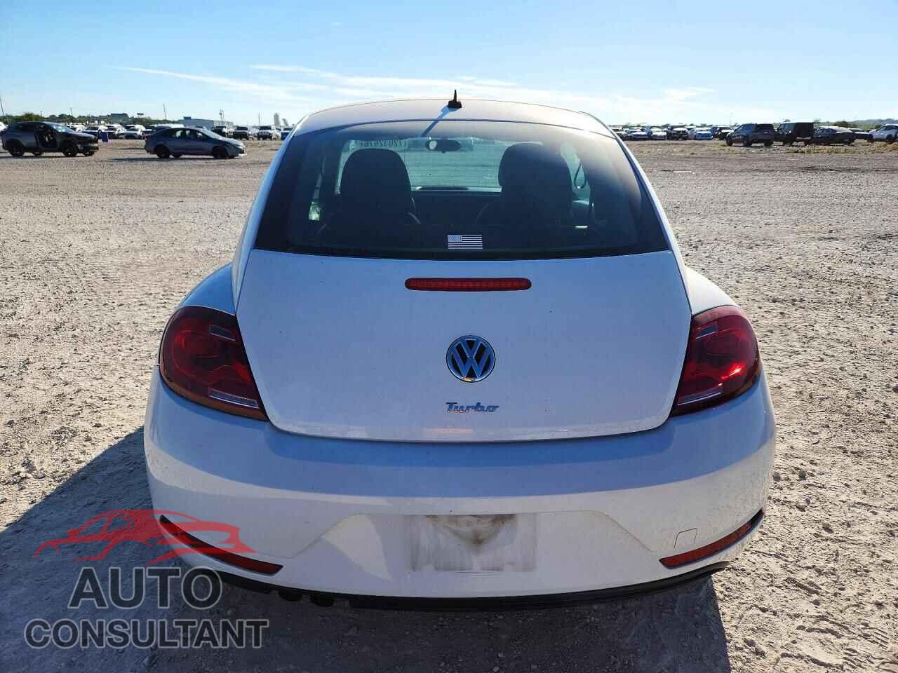 VOLKSWAGEN BEETLE 2017 - 3VWF17AT5HM628179