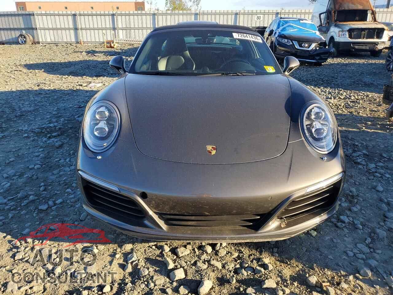 PORSCHE 911 2017 - WP0BB2A94HS136837
