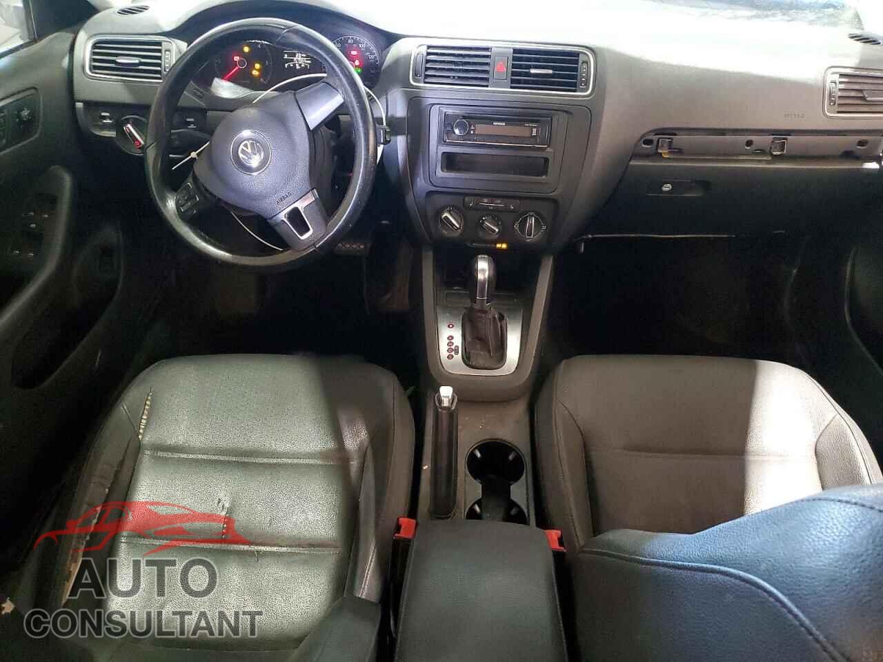 VOLKSWAGEN JETTA 2011 - 3VWLL7AJ2BM100666