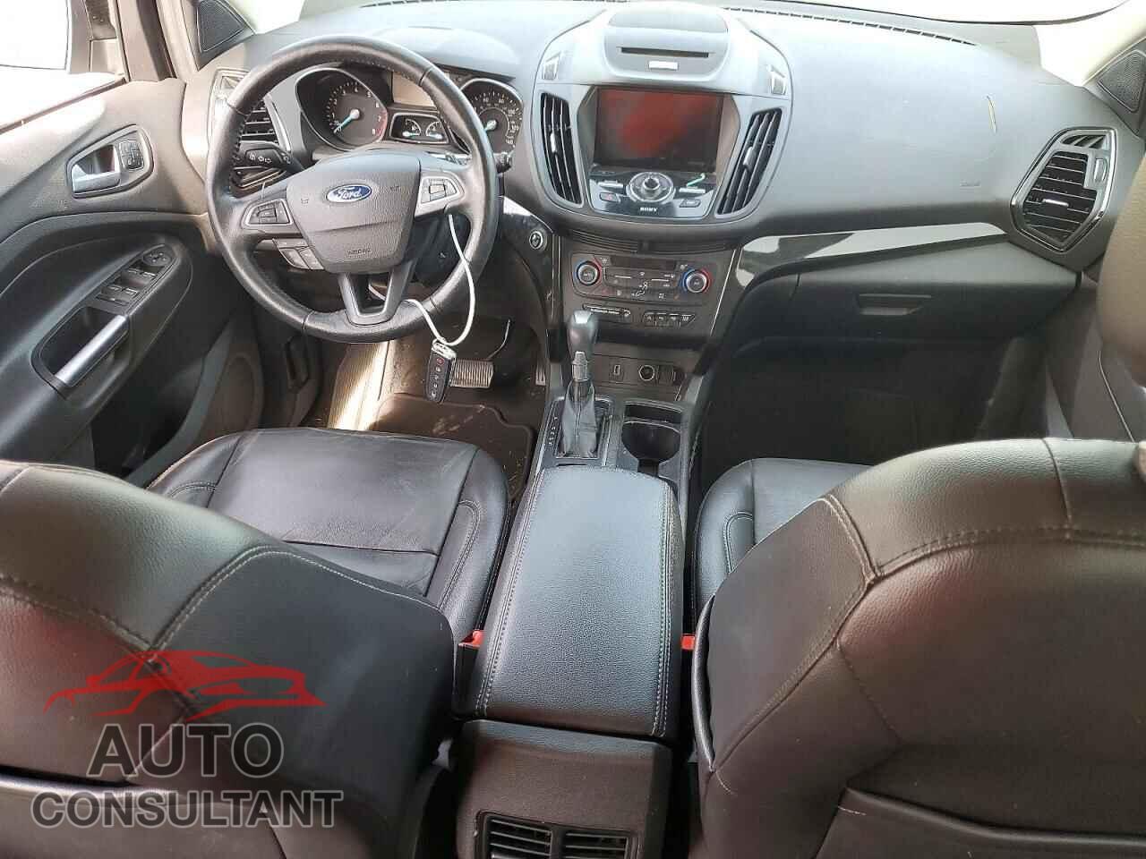 FORD ESCAPE 2017 - 1FMCU0JD2HUA27087
