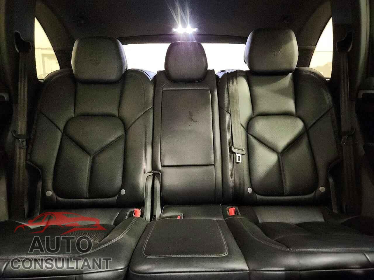 PORSCHE CAYENNE 2018 - WP1AA2A25JKA04790