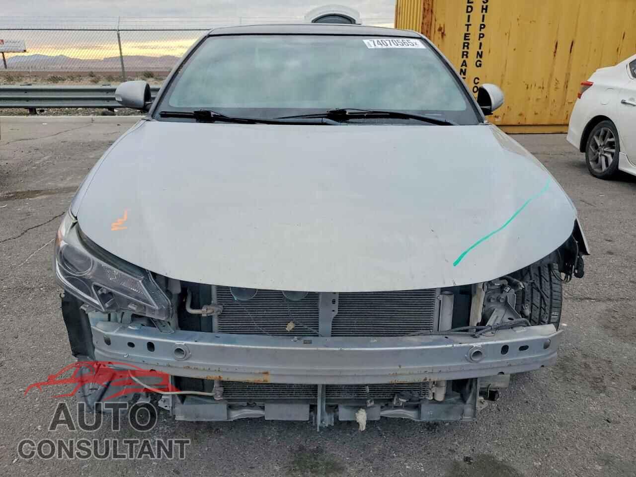 TOYOTA SCION 2014 - JTKJF5C71E3066676