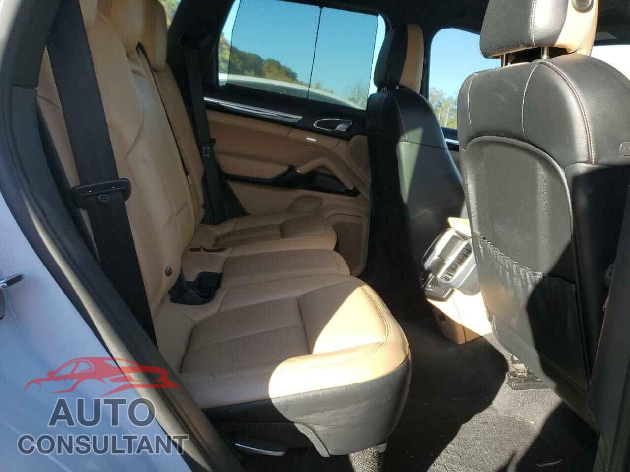 PORSCHE CAYENNE 2016 - WP1AA2A22GLA01445