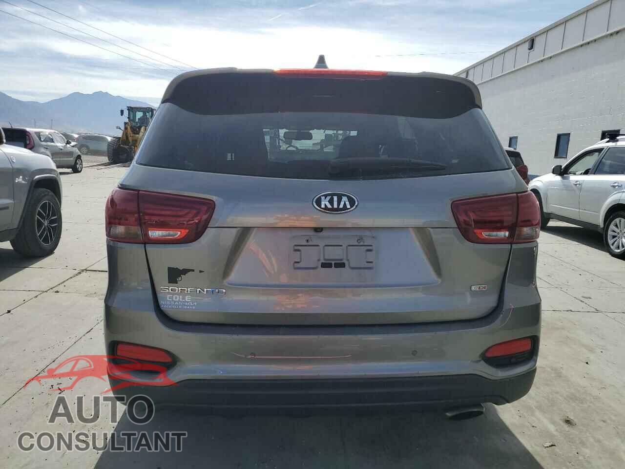 KIA SORENTO 2019 - 5XYPGDA3XKG453064