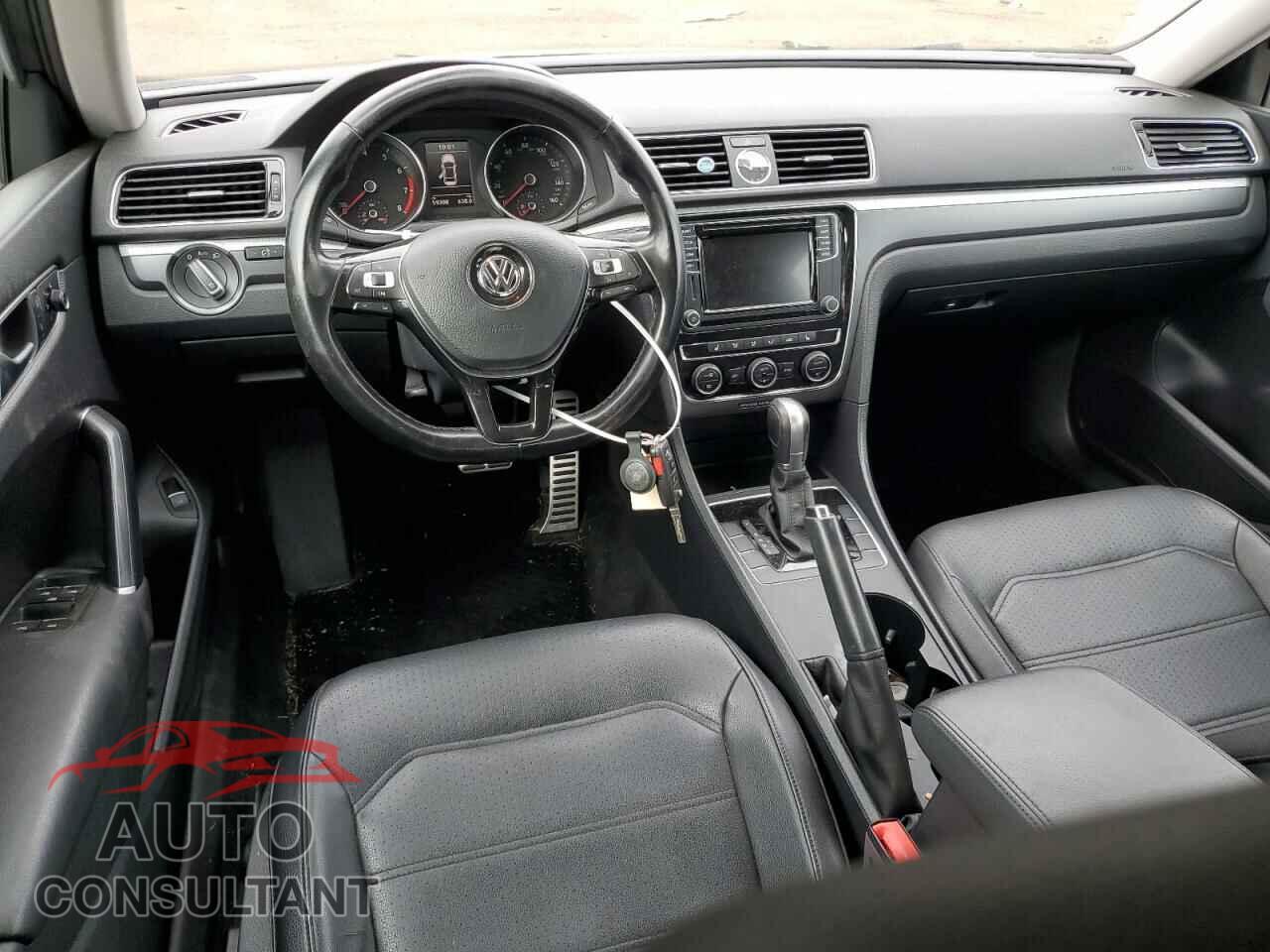 VOLKSWAGEN PASSAT 2017 - 1VWDT7A30HC076531