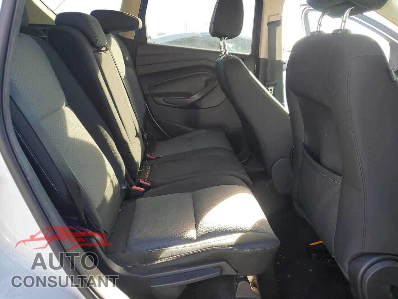 FORD ESCAPE 2017 - 1FMCU9G94HUD44778