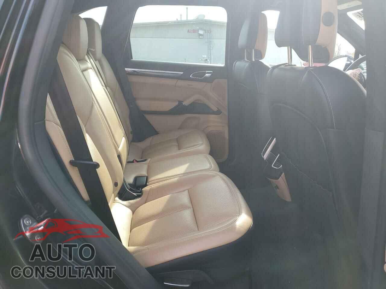 PORSCHE CAYENNE 2016 - WP1AA2A21GKA15553
