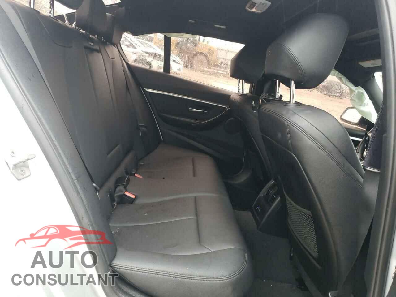 BMW 3 SERIES 2016 - WBA8E3G51GNU02188