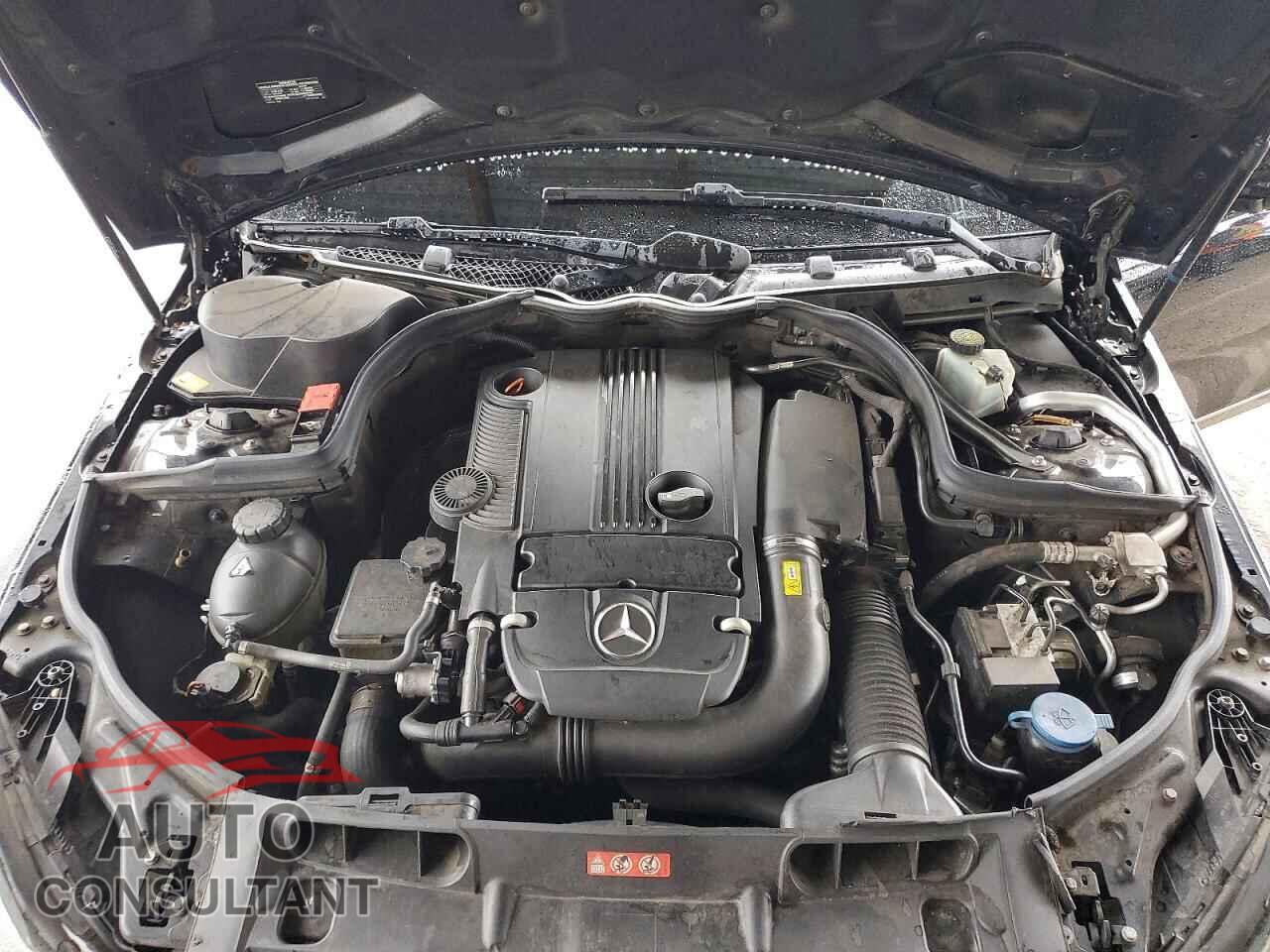 MERCEDES-BENZ C-CLASS 2013 - WDDGF4HB2DR275502
