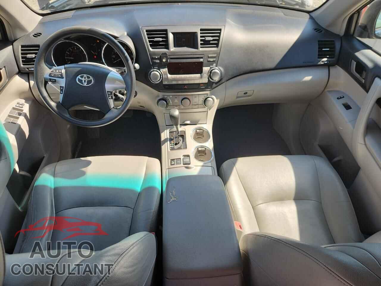 TOYOTA HIGHLANDER 2011 - 5TDBK3EH8BS060871