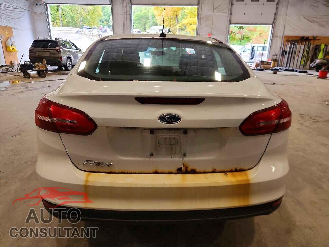 FORD FOCUS 2017 - 1FADP3E28HL297432