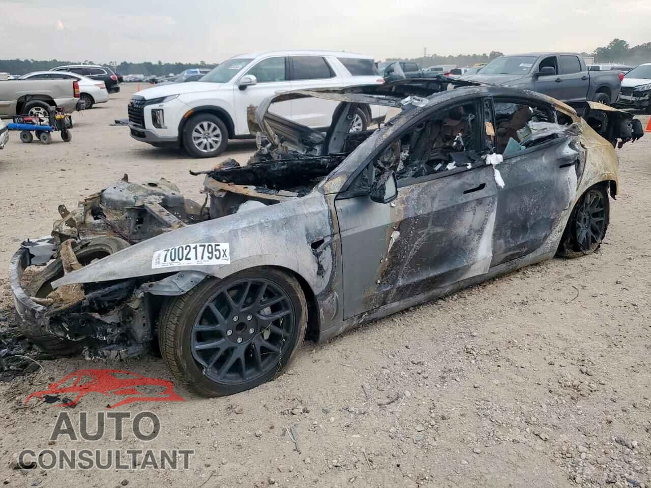 TESLA MODEL 3 2025 - 5YJ3E1EA7SF901859