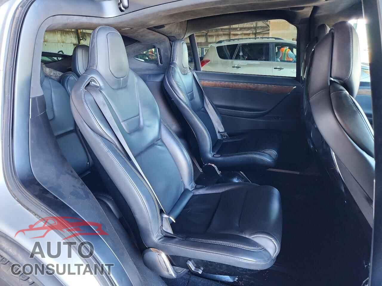 TESLA MODEL X 2017 - 5YJXCBE21HF035655