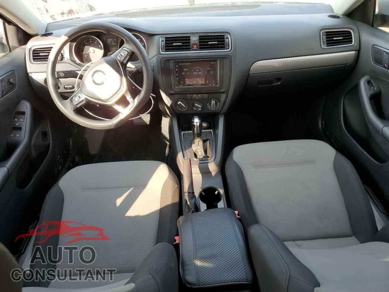 VOLKSWAGEN JETTA 2017 - 3VW2B7AJ7HM324488