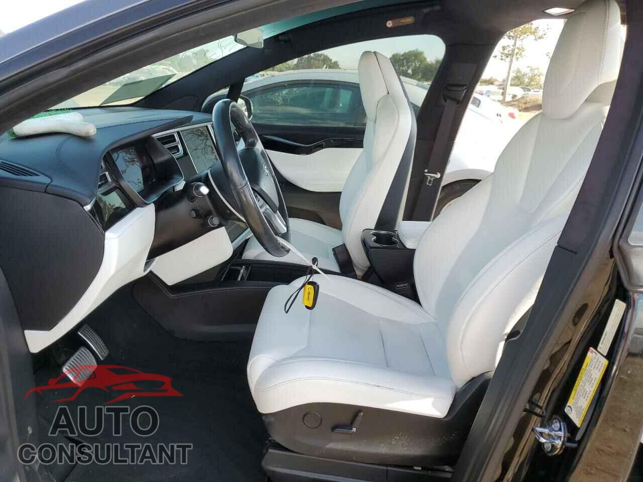 TESLA MODEL X 2018 - 5YJXCAE26JF090988