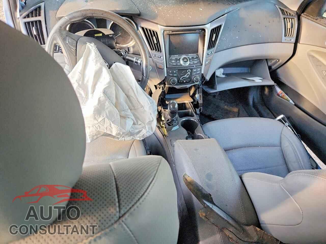 HYUNDAI SONATA 2012 - KMHEC4A43CA043831