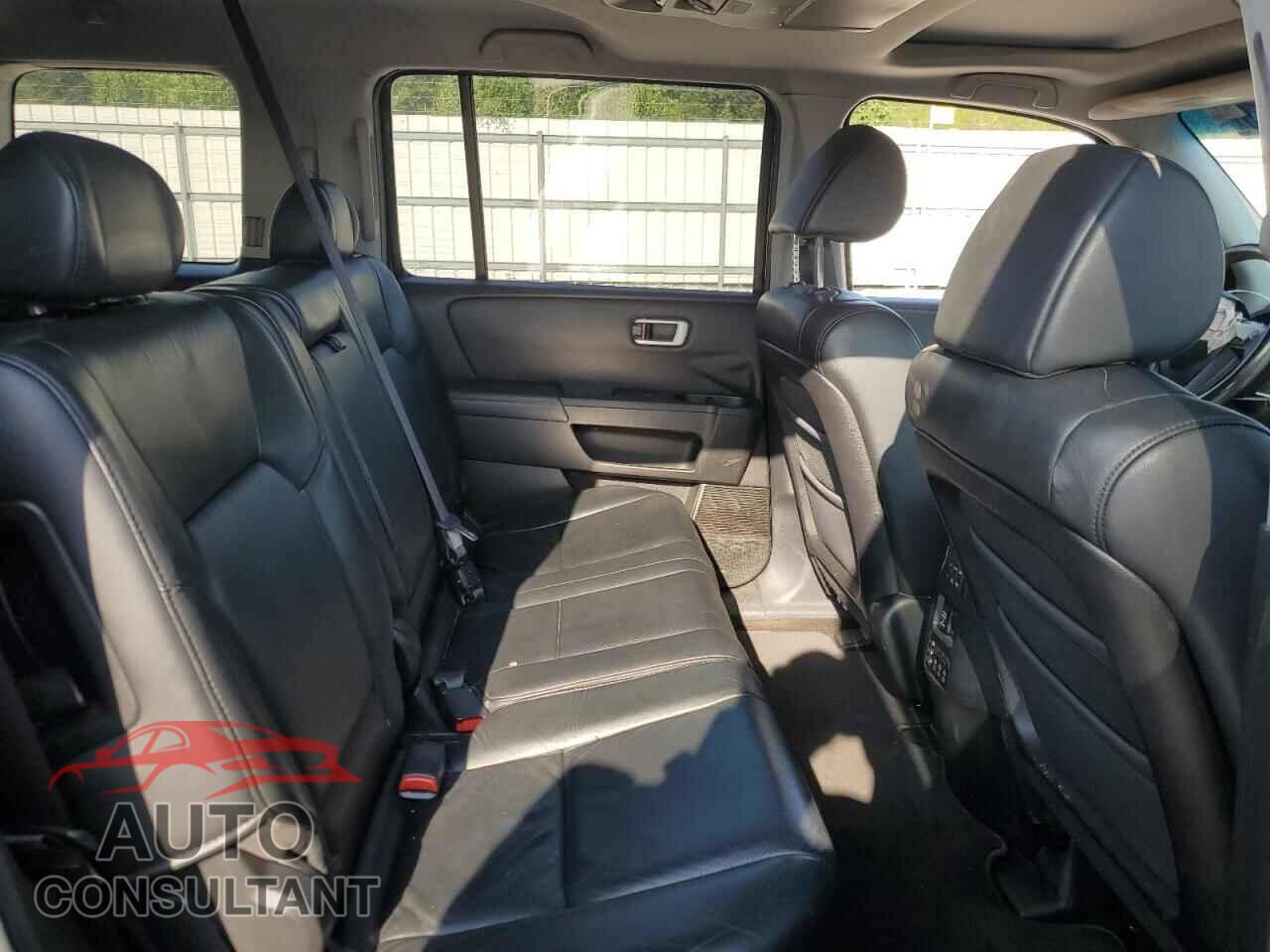 HONDA PILOT 2011 - 5FNYF4H64BB031029