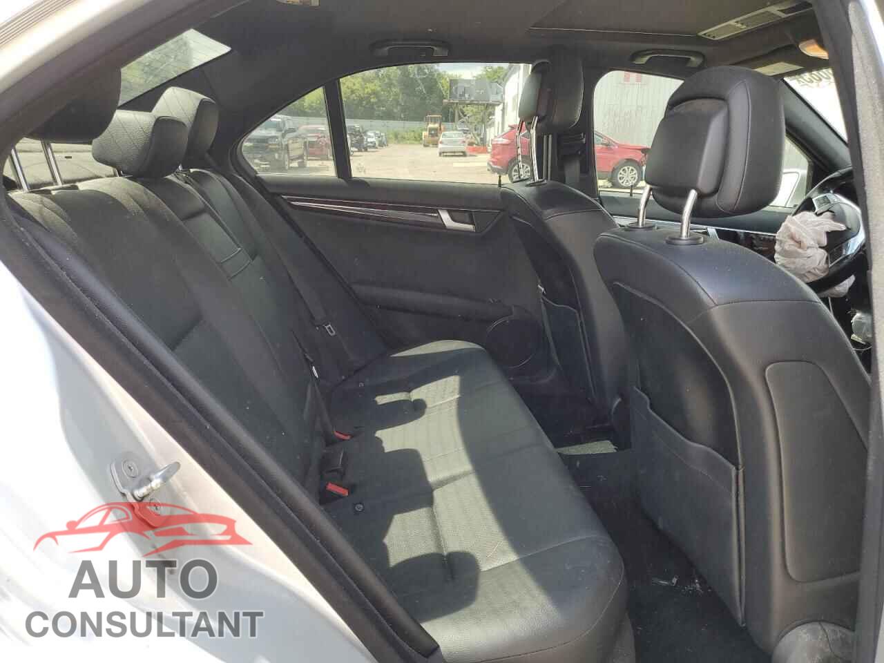 MERCEDES-BENZ C-CLASS 2012 - WDDGF8BB3CA702408