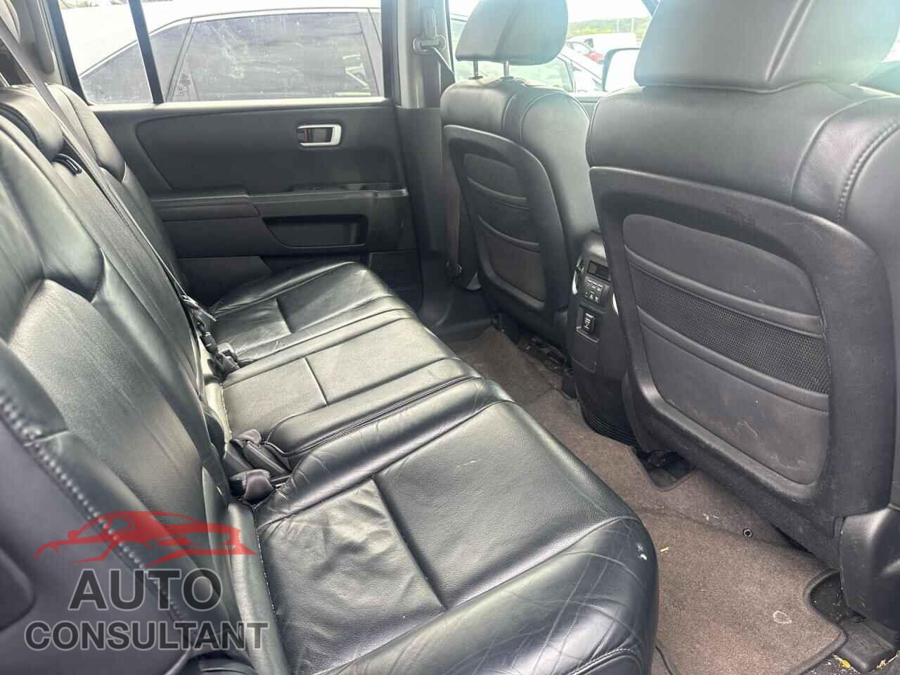 HONDA PILOT 2011 - 5FNYF4H53BB053000