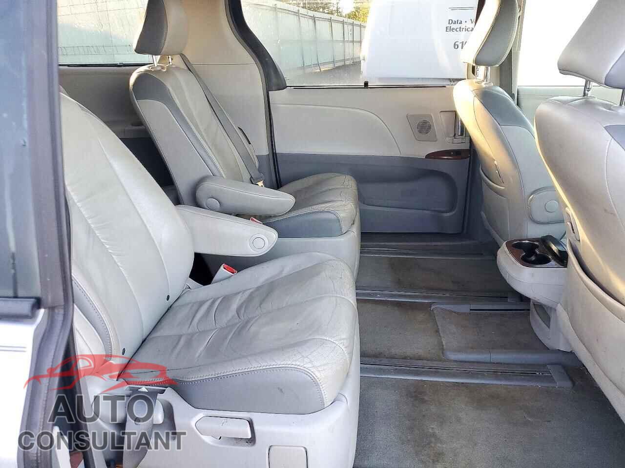TOYOTA SIENNA 2012 - 5TDYK3DC5CS200263