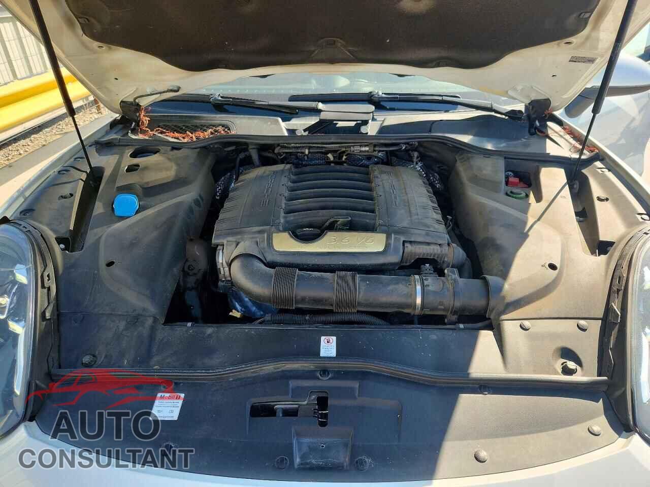 PORSCHE CAYENNE 2018 - WP1AA2A29JKA02475