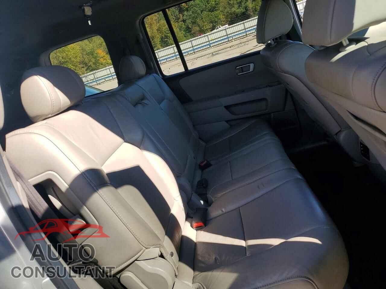 HONDA PILOT 2011 - 5FNYF4H69BB092845