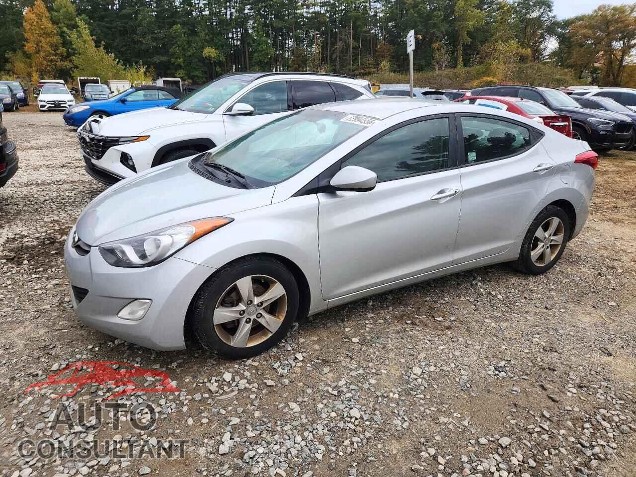 HYUNDAI ELANTRA 2013 - 5NPDH4AE0DH437307