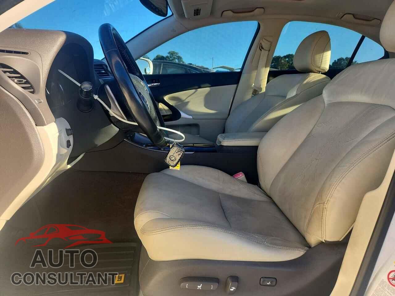 LEXUS IS 2011 - JTHBF5C21B5152990