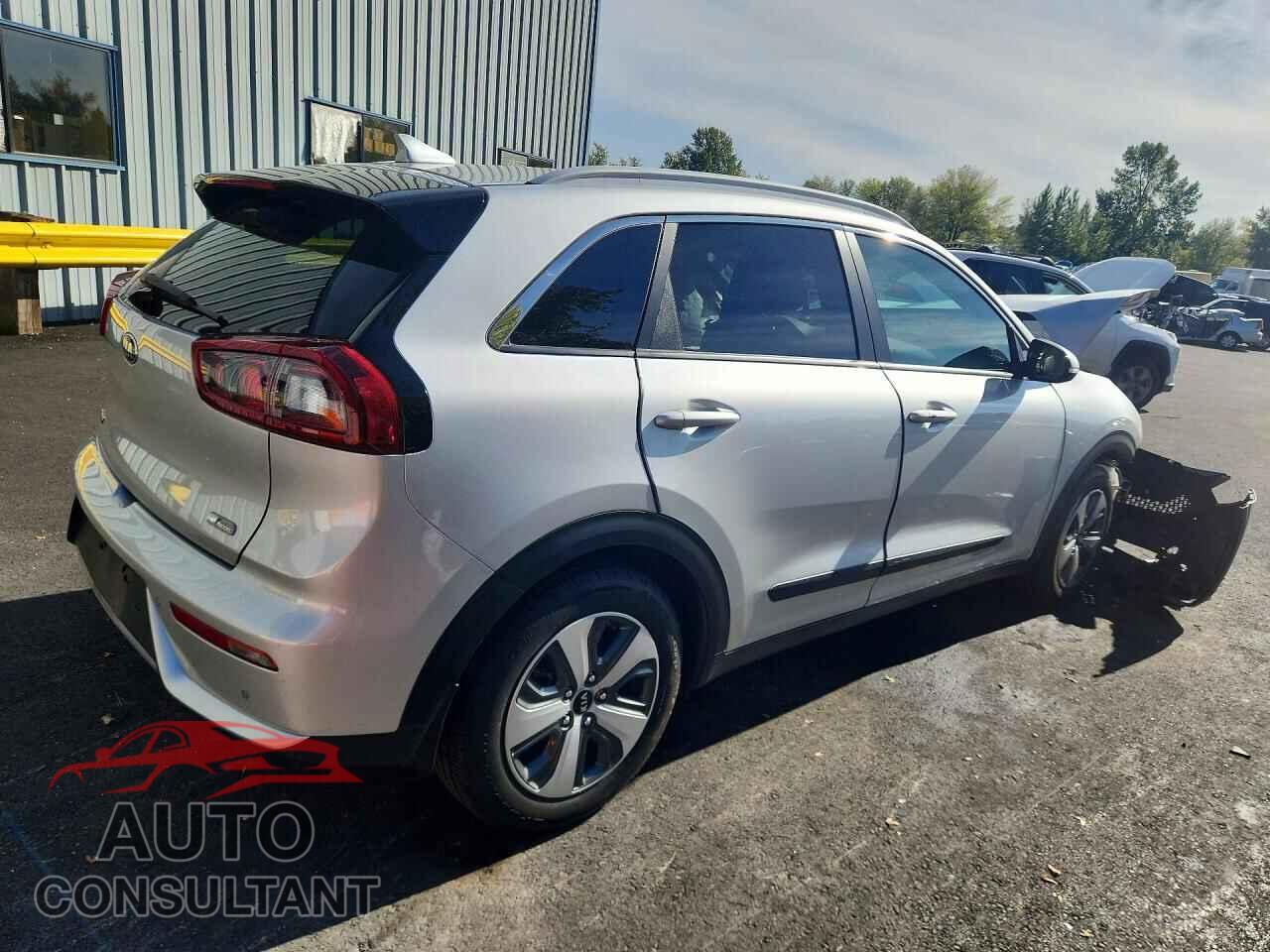 KIA NIRO 2018 - KNDCE3LC8J5132238