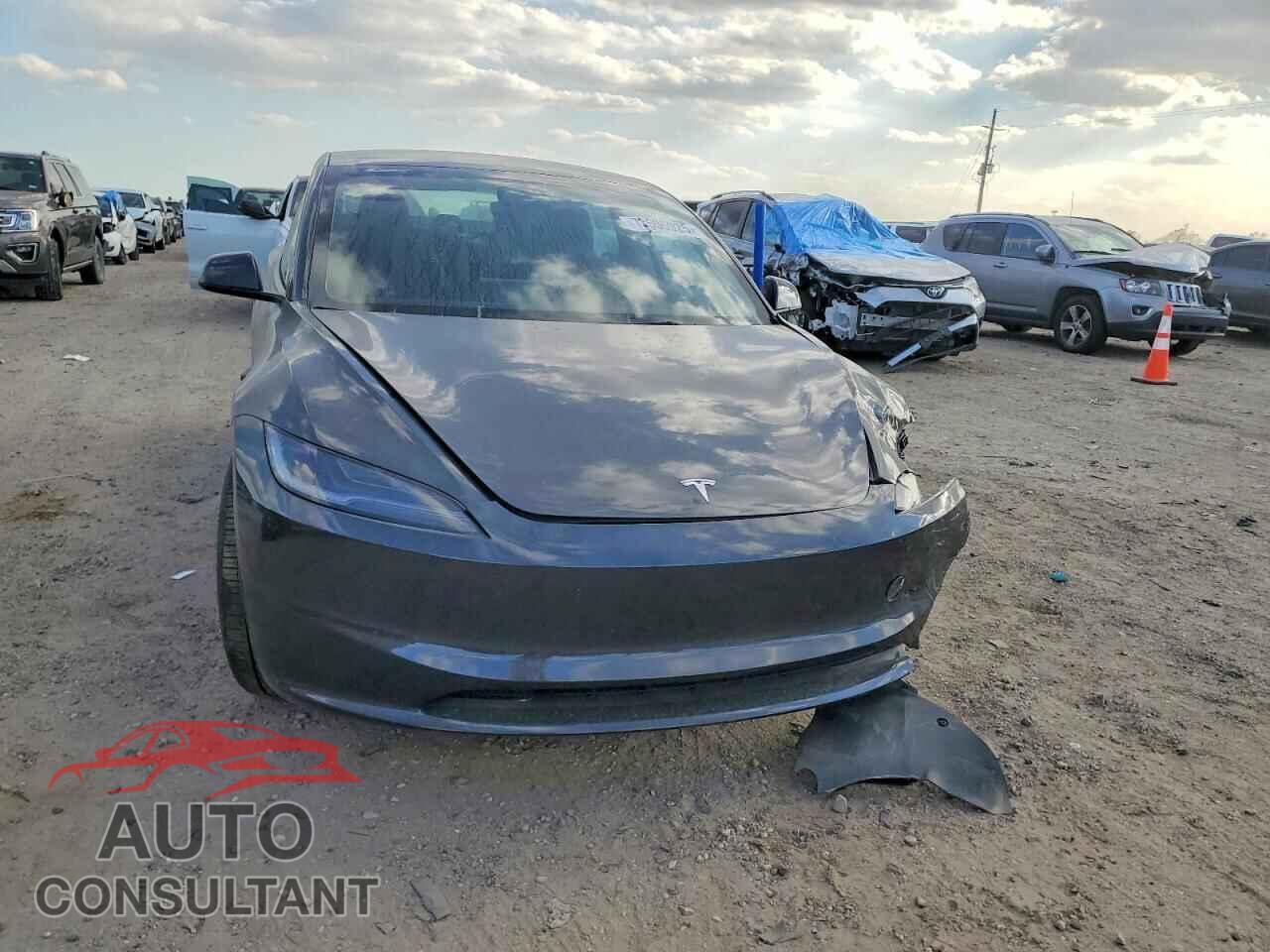 TESLA MODEL 3 2025 - 5YJ3E1EA1SF062551
