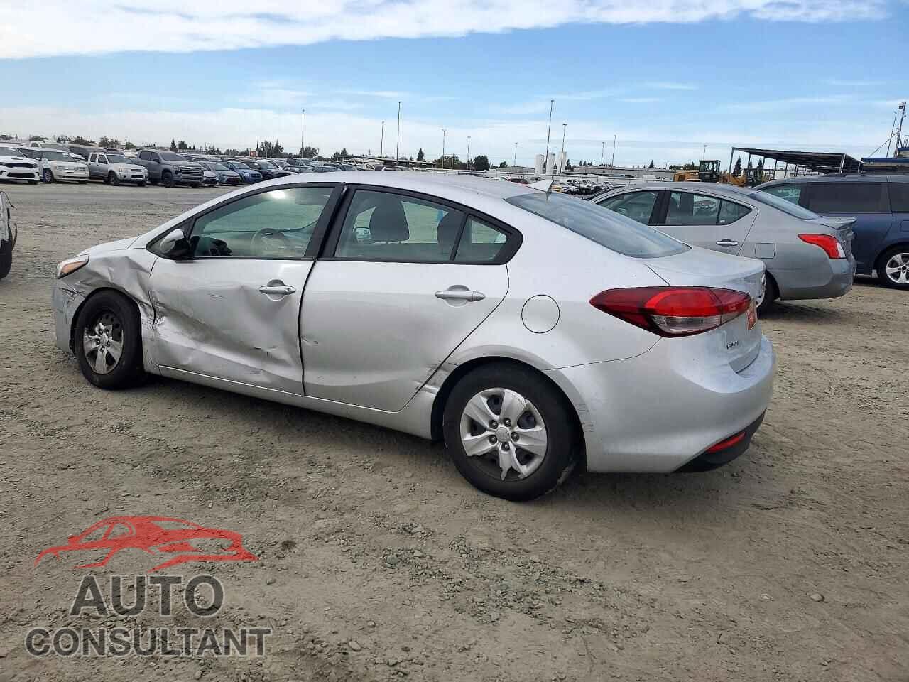 KIA FORTE 2018 - 3KPFK4A73JE214772