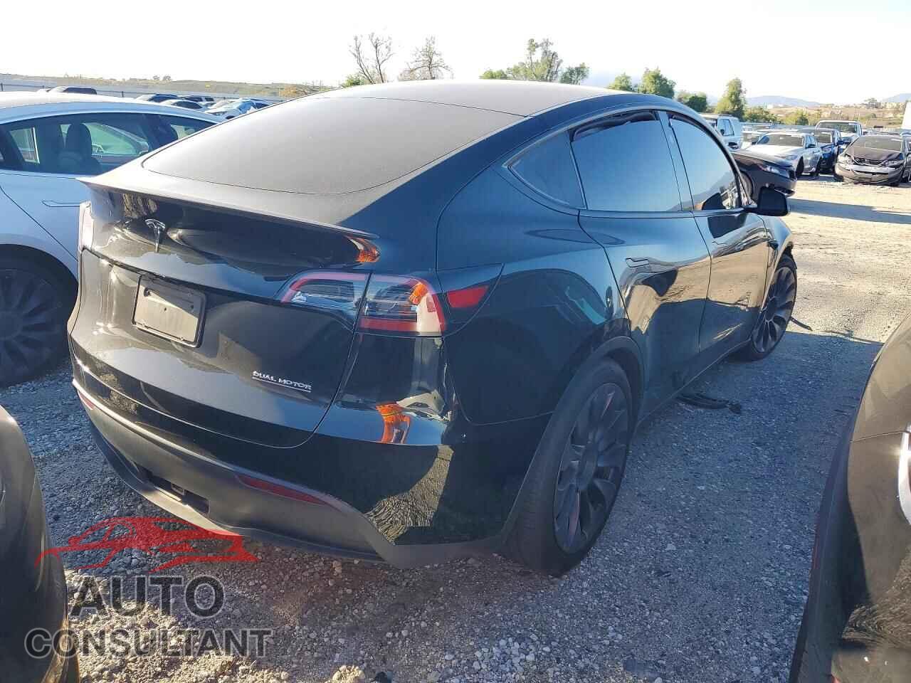 TESLA MODEL Y 2024 - 7SAYGDEF1RF051379