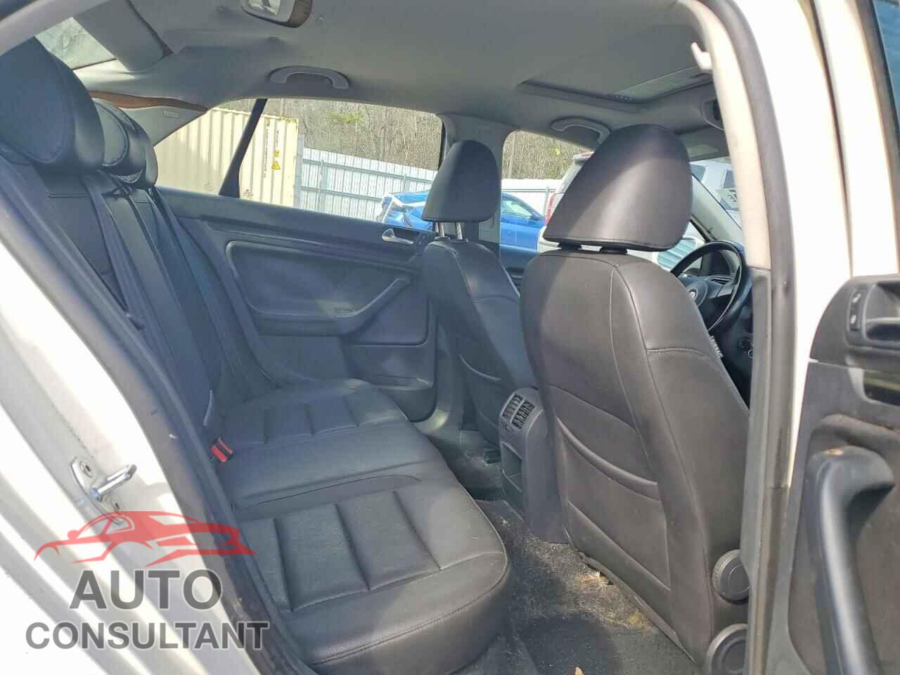 VOLKSWAGEN JETTA 2010 - 3VWRA7AJXAM070203