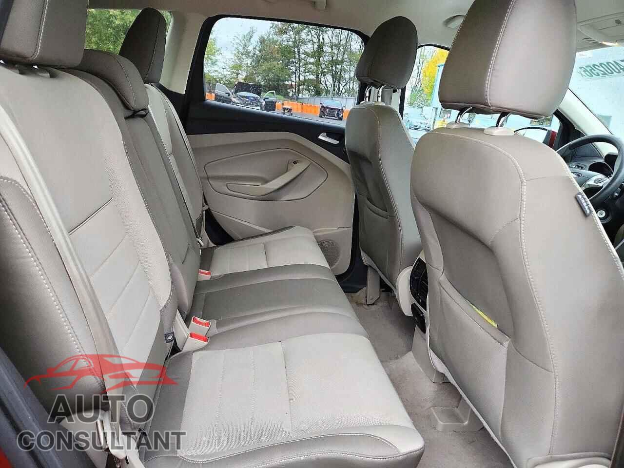 FORD ESCAPE 2015 - 1FMCU9GX5FUB08099