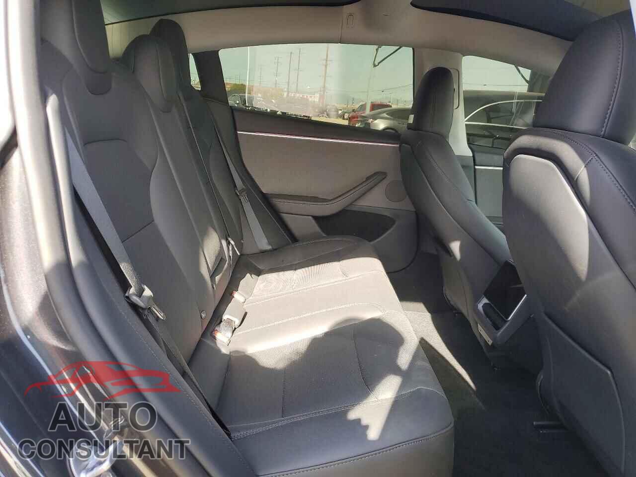 TESLA MODEL 3 2025 - 5YJ3E1EA8SF082702