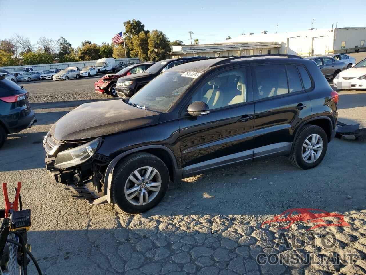 VOLKSWAGEN TIGUAN 2017 - WVGAV7AX3HK028218