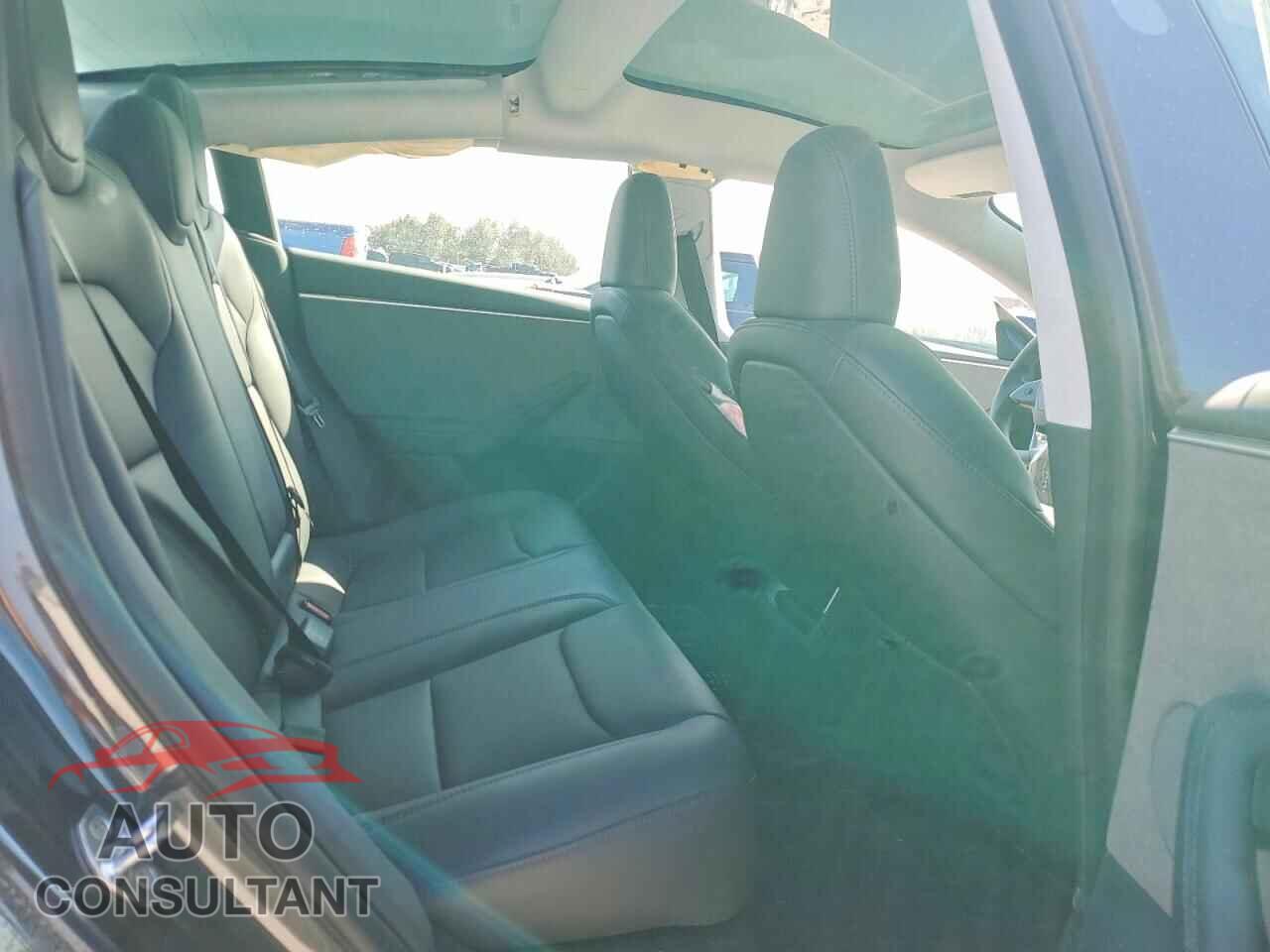 TESLA MODEL 3 2025 - 5YJ3E1EA7SF926647
