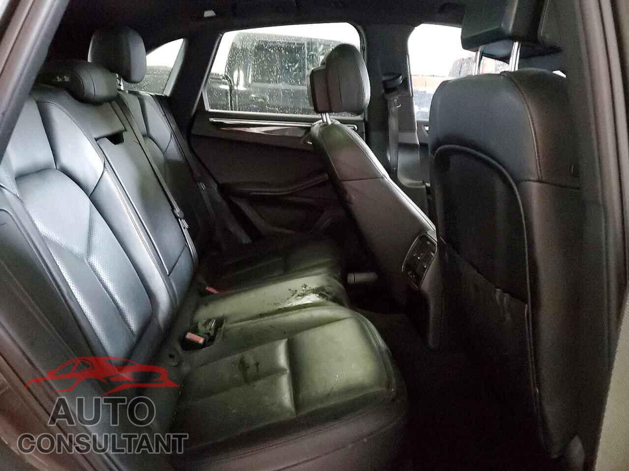 PORSCHE MACAN 2016 - WP1AB2A50GLB53232