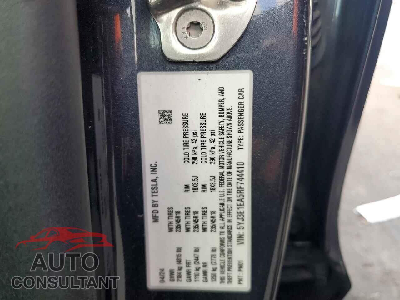 TESLA MODEL 3 2024 - 5YJ3E1EA5RF744410