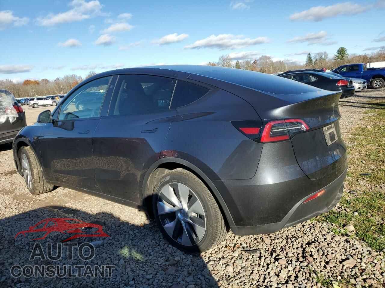 TESLA MODEL Y 2024 - 7SAYGDEE4RA230679