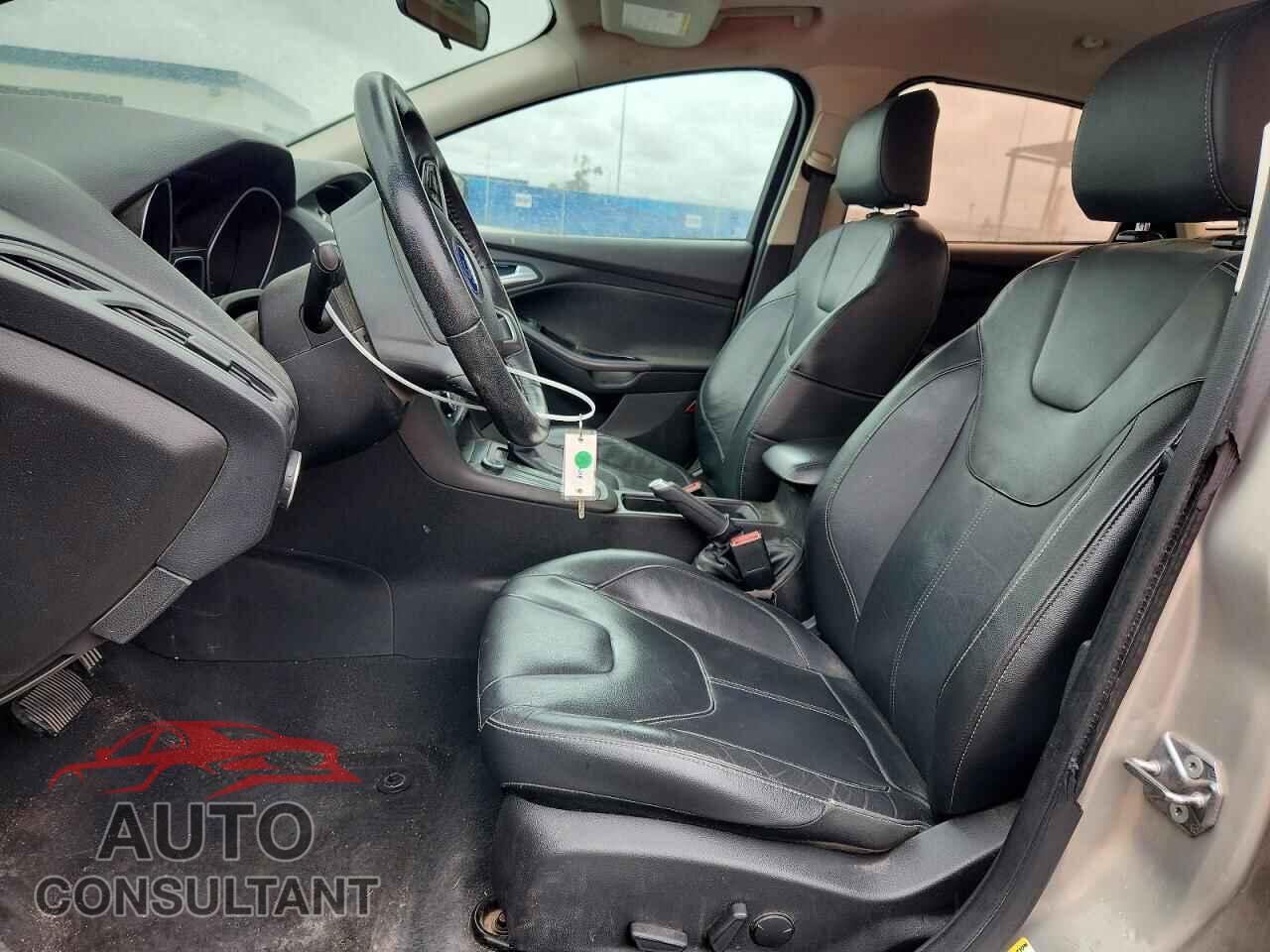 FORD FOCUS 2015 - 1FADP3F25FL287212